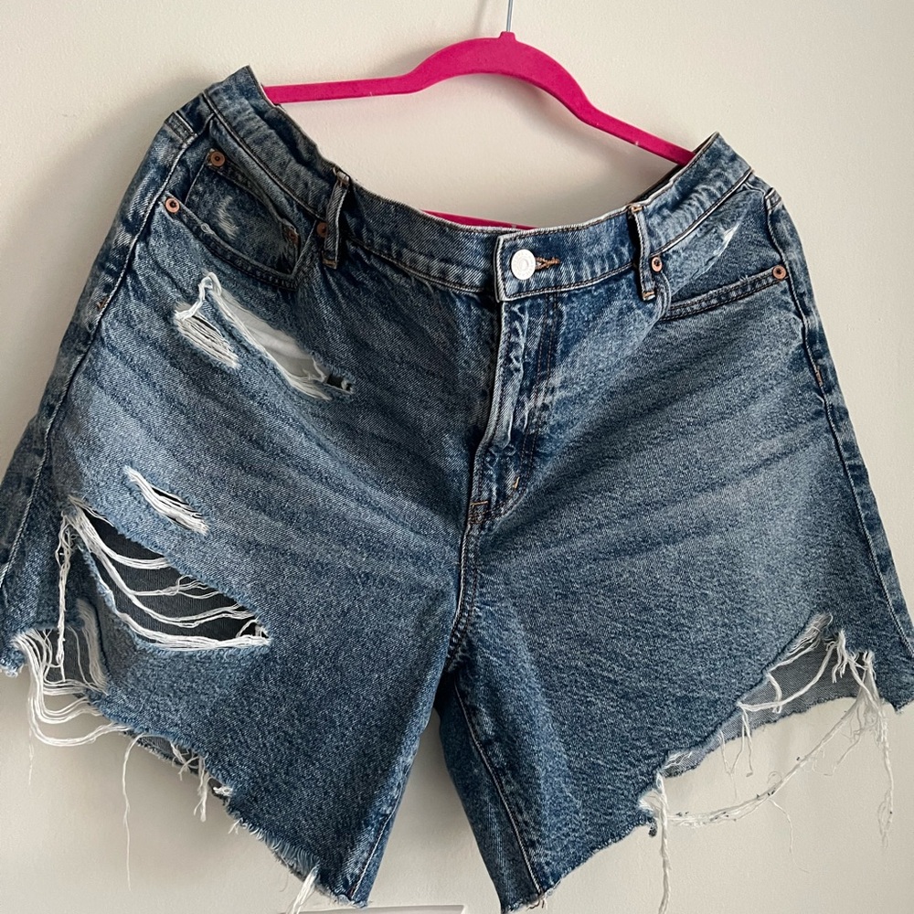 American eagle blue jean distressed shorts.